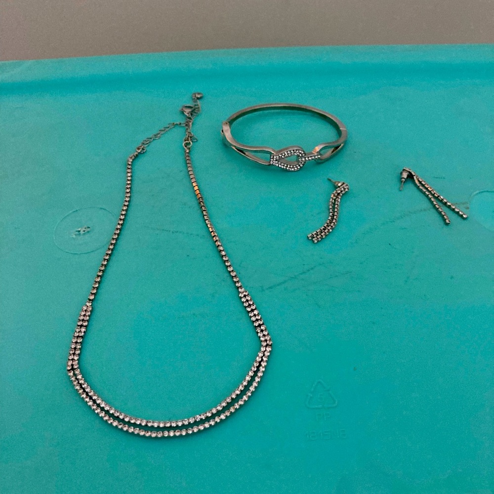 3 piece rhinestone set.  Necklace tear drop earrings and bracelet